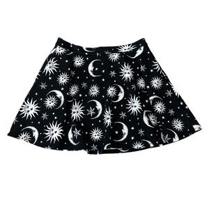 Hot Topic Black and White Starry Skater Skirt